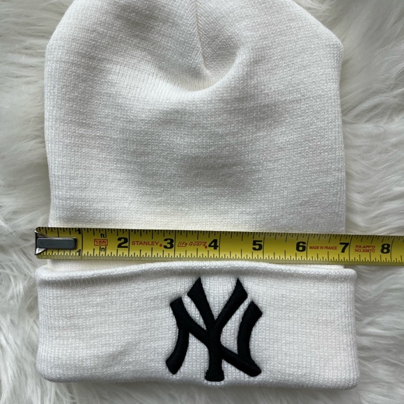 NWOT New York Yankees Unisex White Beanie Cuff Winter Warm Hat - Picture 6 of 6